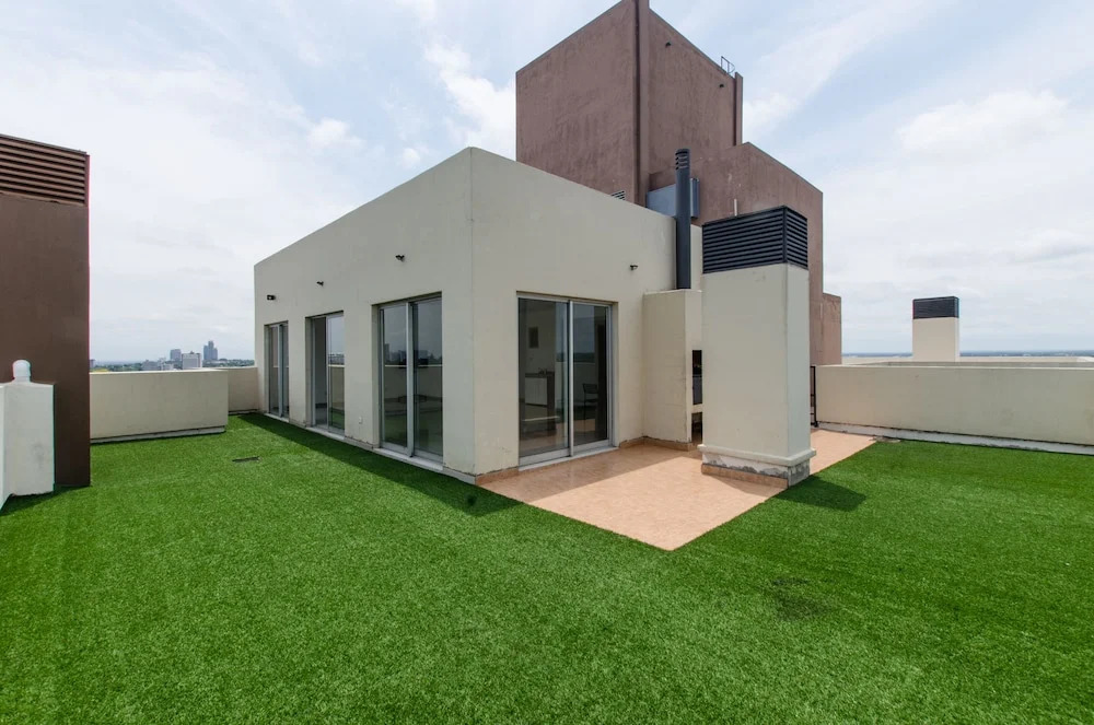 Modern 1 BR Apartment