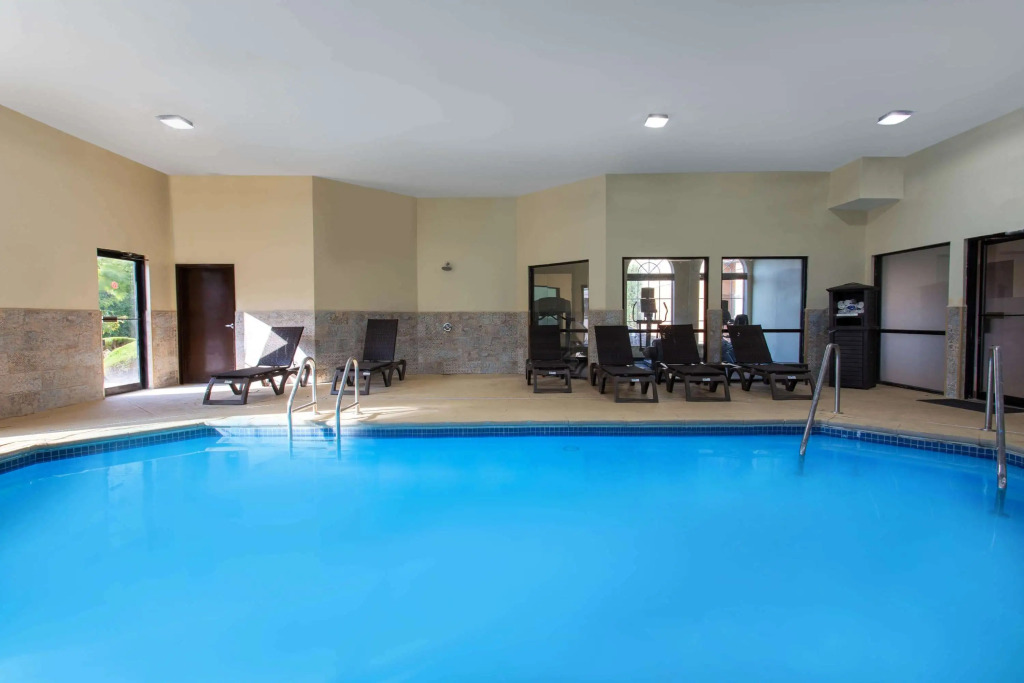 Ramada by Wyndham Glendale Heights/Lombard