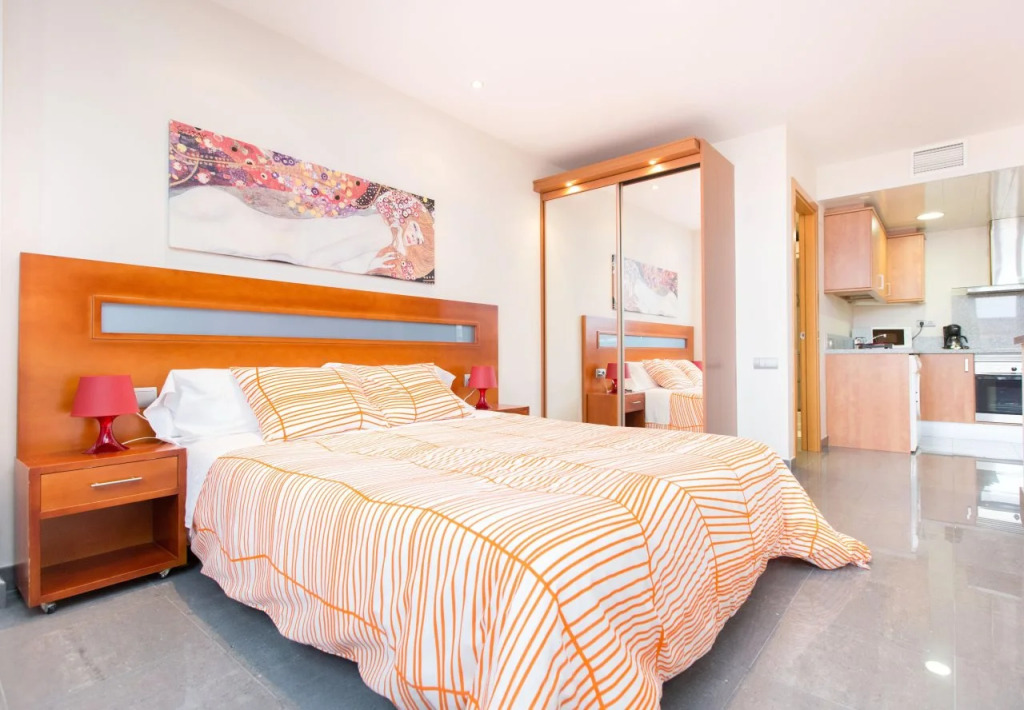 AinB Universitat Apartments