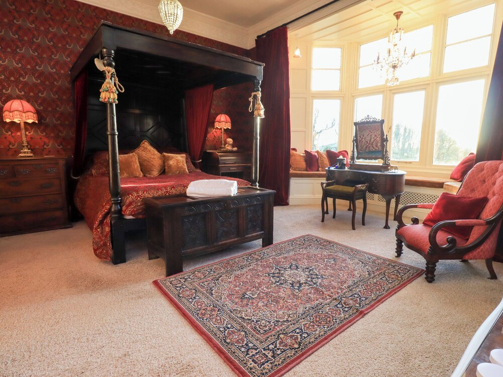 Summerlands Hall Gothic Apartment