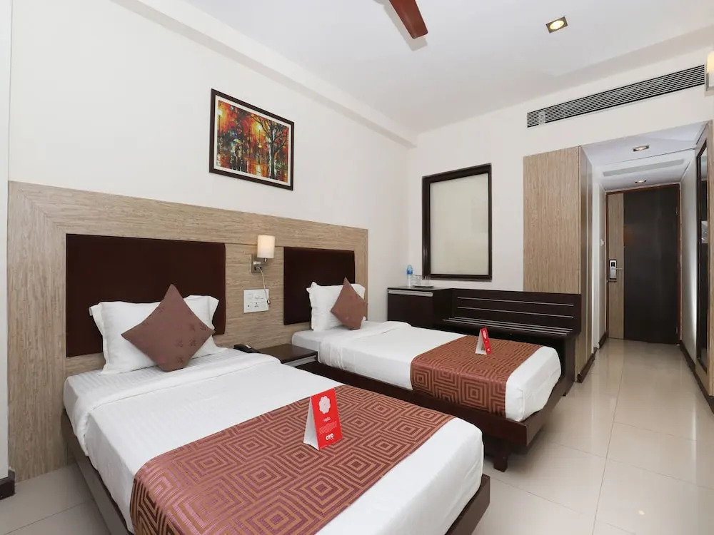 OYO 9677 Hotel Surya