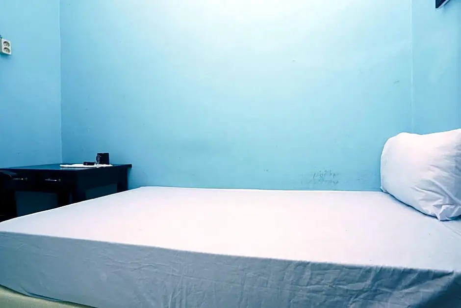OYO Life 2905 Kost Semampir Tengah Near RSU Premier Surabaya Kota Surabaya