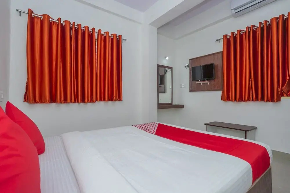 Oyo 30686 G K Residency