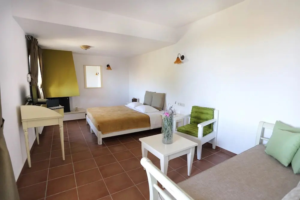 Enjoy the Great Amenities Offerd at the Mourtzanakis Residence