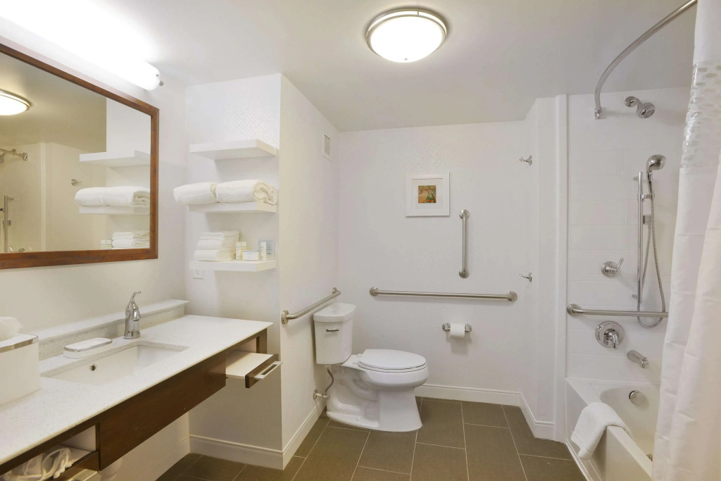 Hampton Inn & Suites Cincinnati / Uptown - University Area