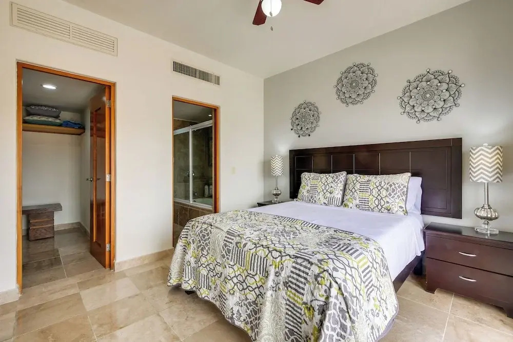 Chic Cabo Condo - Walk to Marina & Downtown!