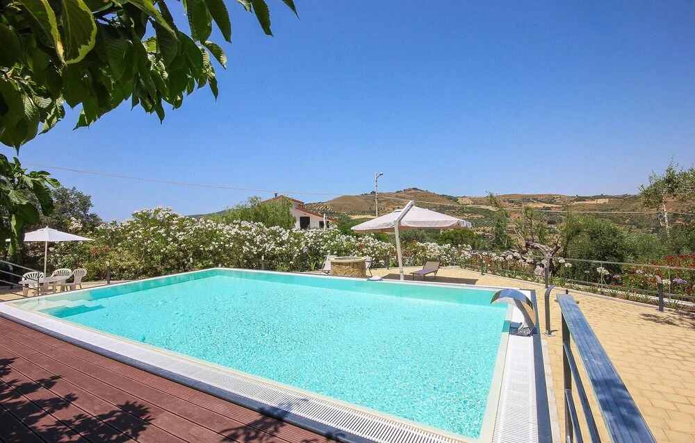 6 Bedroom Beautiful Home In Perdifumo
