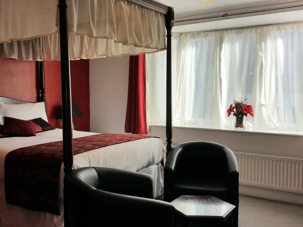 The George Hotel