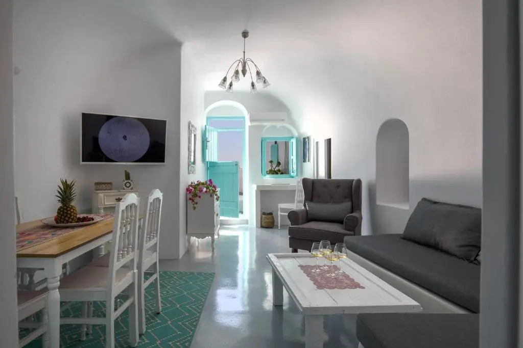 Cave Agapi Oia
