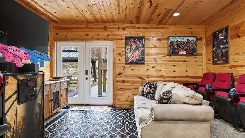 Dollys Retreat by Avantstay Theater Room + 5 Arcades + Hot Tub + Sauna Firepit + Mins to Dollywood