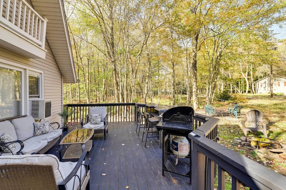Pet-Friendly Cabin in Pocono Lake