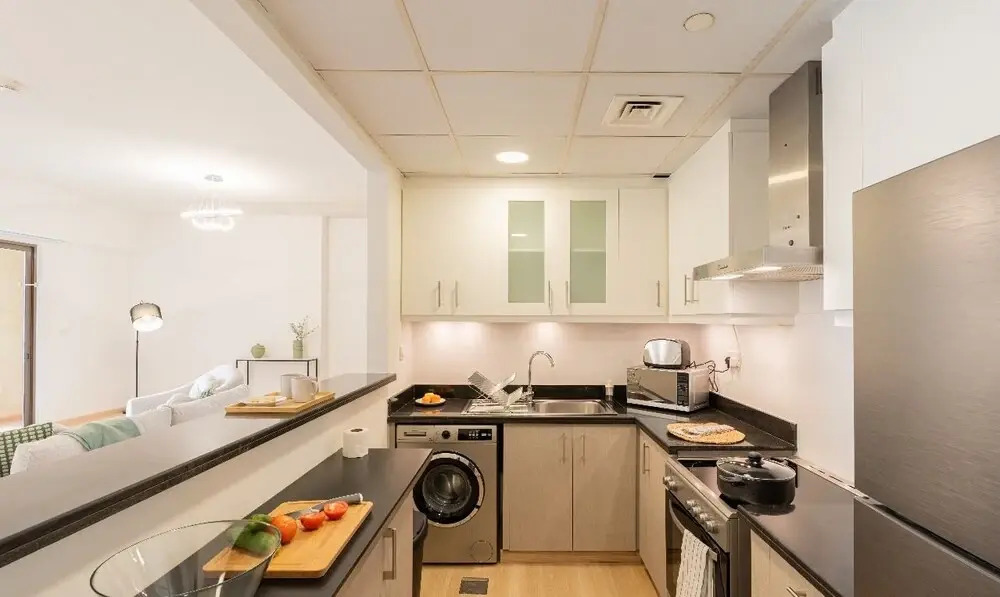 Renovated 1 BR with Sea & Marina Views