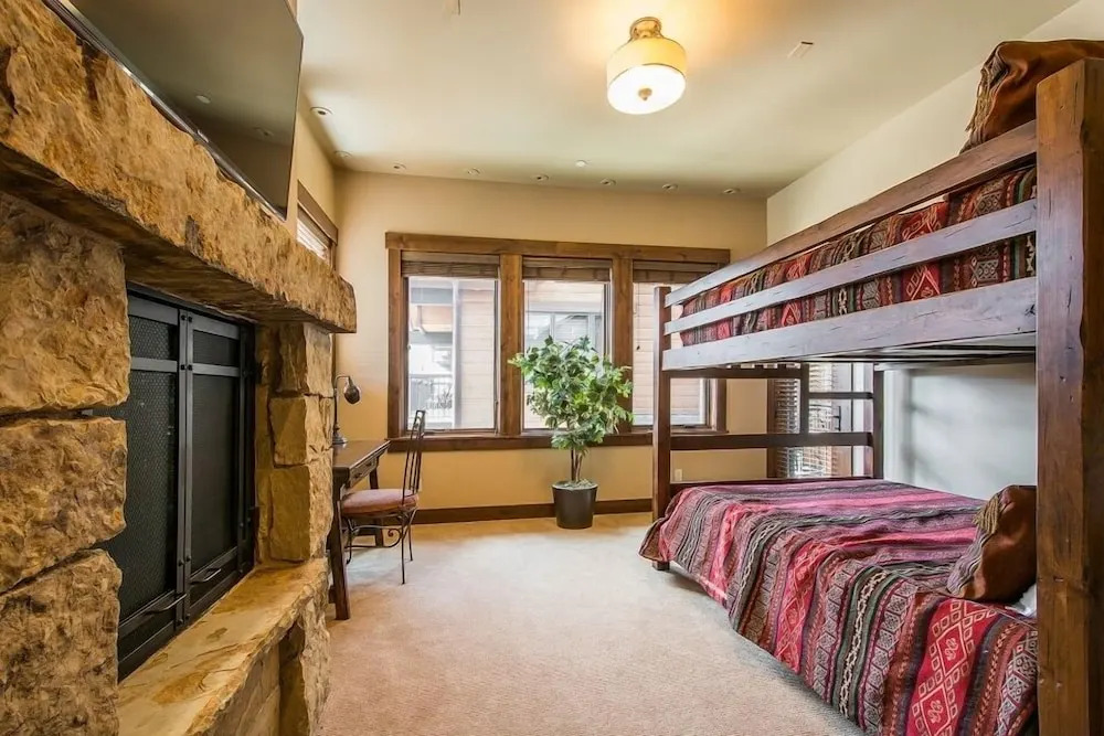 Park City Townhouse w/ Luxurious Amenities!