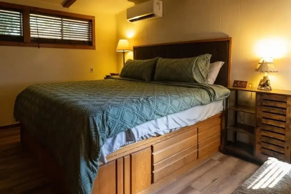 Nature's Bounty Cabin: Explore, Relax, Reconnect 3 Bedroom Home by RedAwning