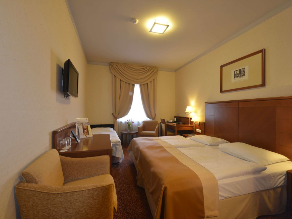 Отель Mercure Szekesfehervar Magyar Kiraly Hotel