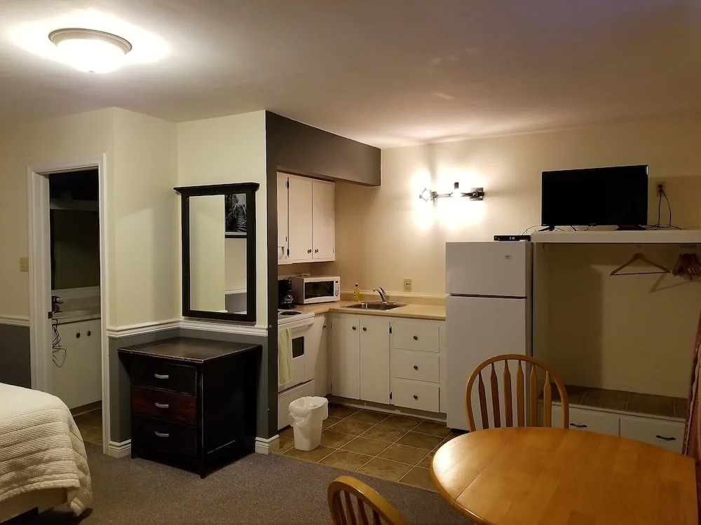 Silverwood Inn & Suites