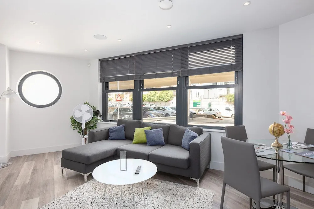 Family 2 Bed Apartment In Fulham Near Station