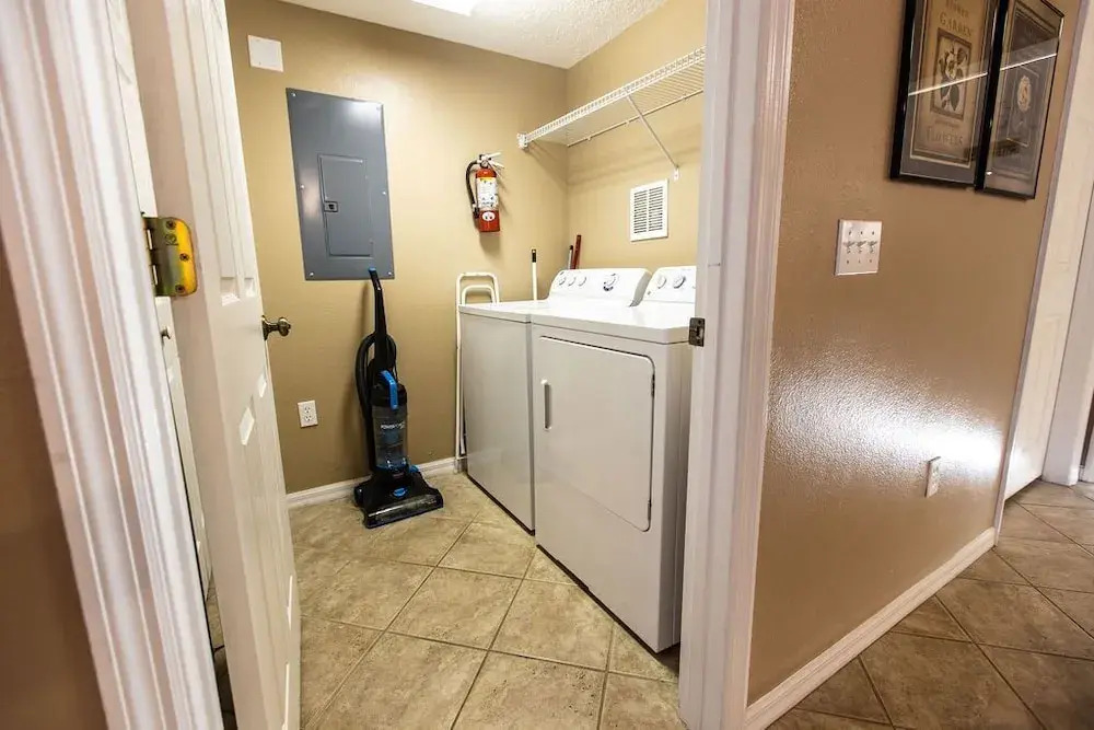 Cozy - Adorable 3 Bed 2.5 Bath Townhouse 1015