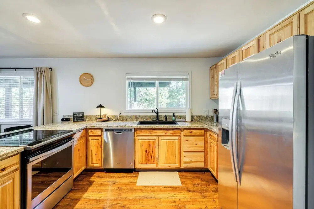 Access to Pine Mountain Lake: Family Cabin w/ Deck