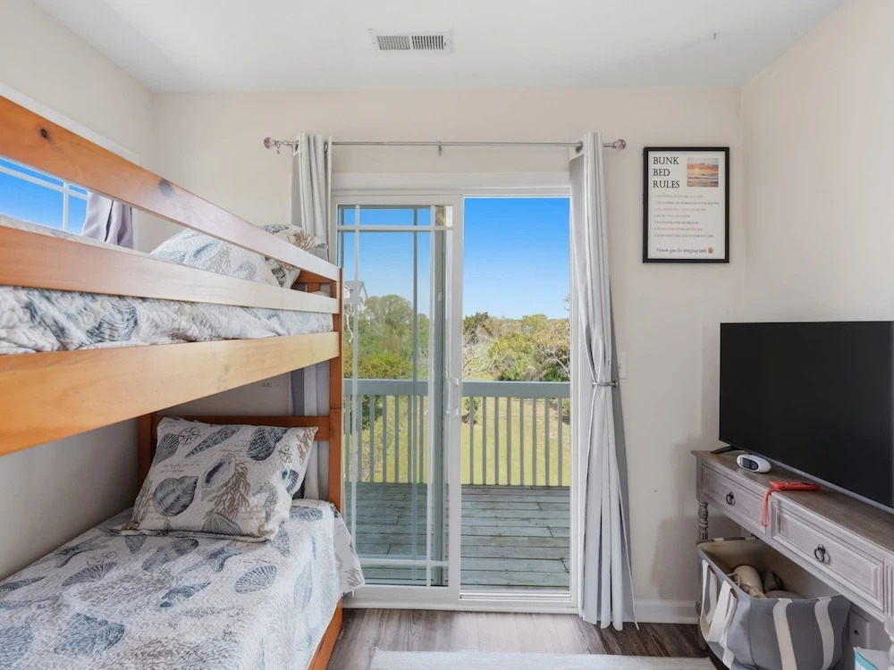 Lovin' Lowe Tide by Topsail Realty
