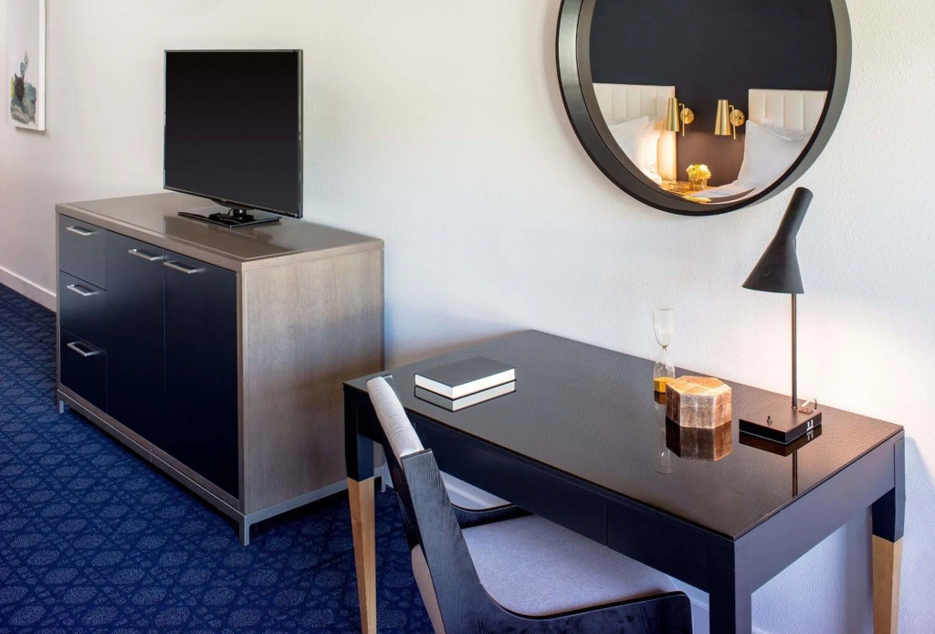 Rivers Edge Hotel Portland, Tapestry Collection by Hilton