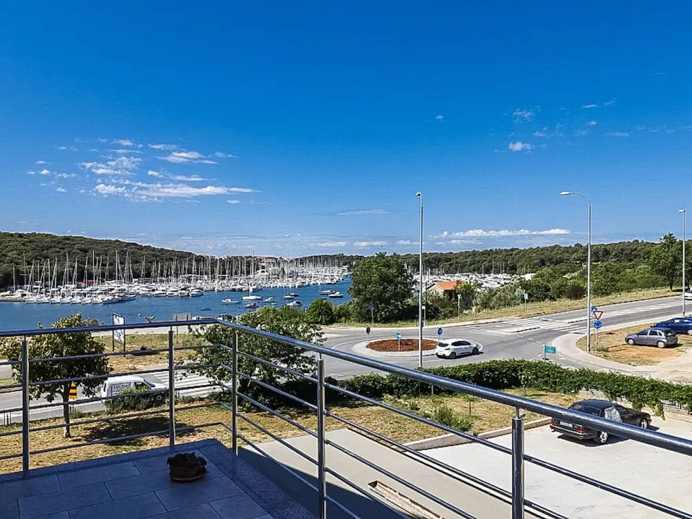Spacious Apartment in Pula With Terrace