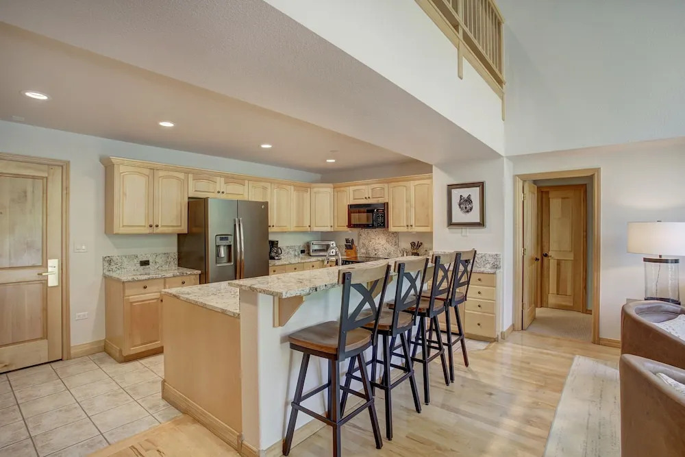 Luxury 4 bedroom Premier Residence at St James Place 4 Condo by RedAwning