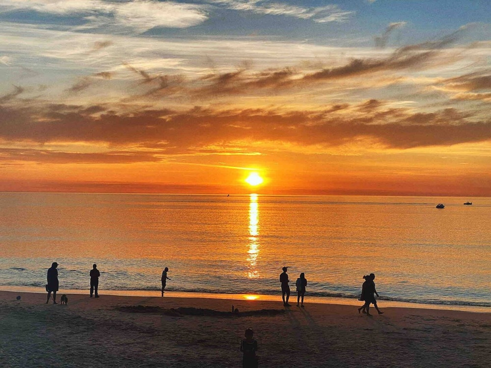 Unwind Esplanade Beach Escape no 10