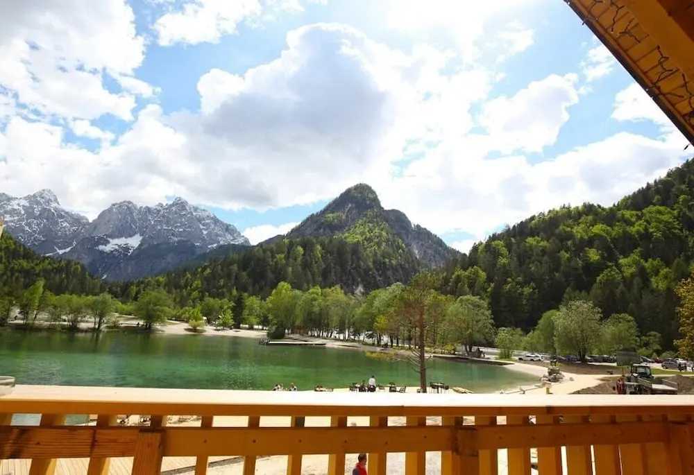 JASNA NATUR Resort by the lake