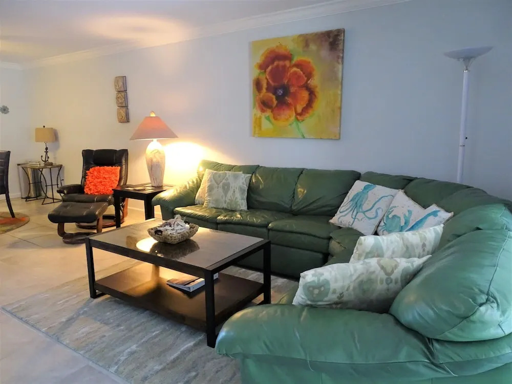 Sunset Royale - 112 2 Bedrooms 2 Bathrooms Condo