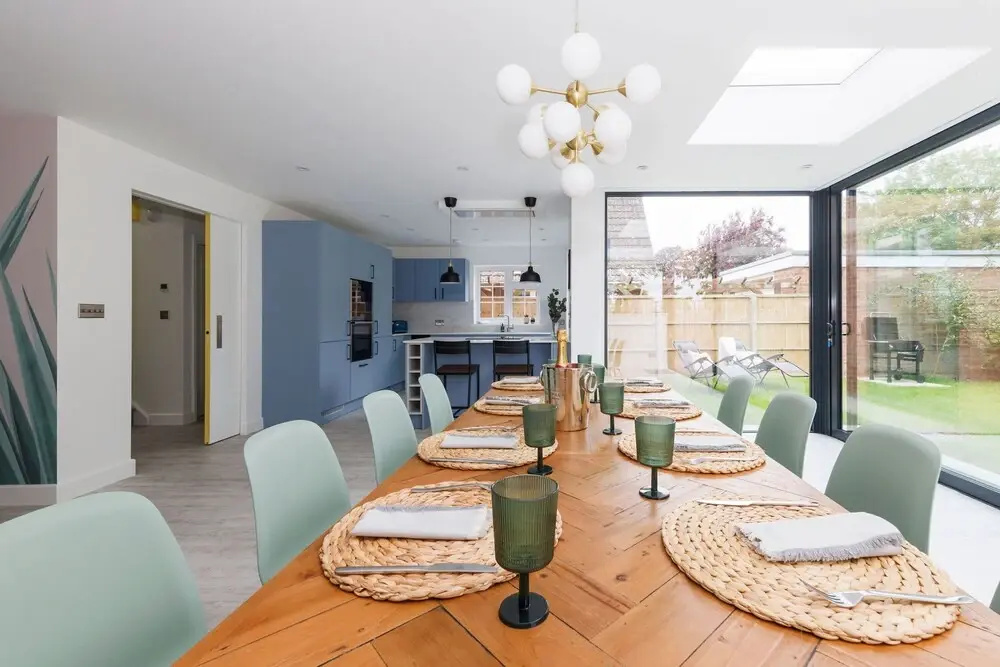 Coastal Retreat for 10 With Hot Tub