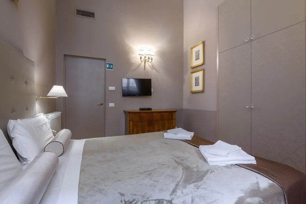 Travel & Stay - Navona 2