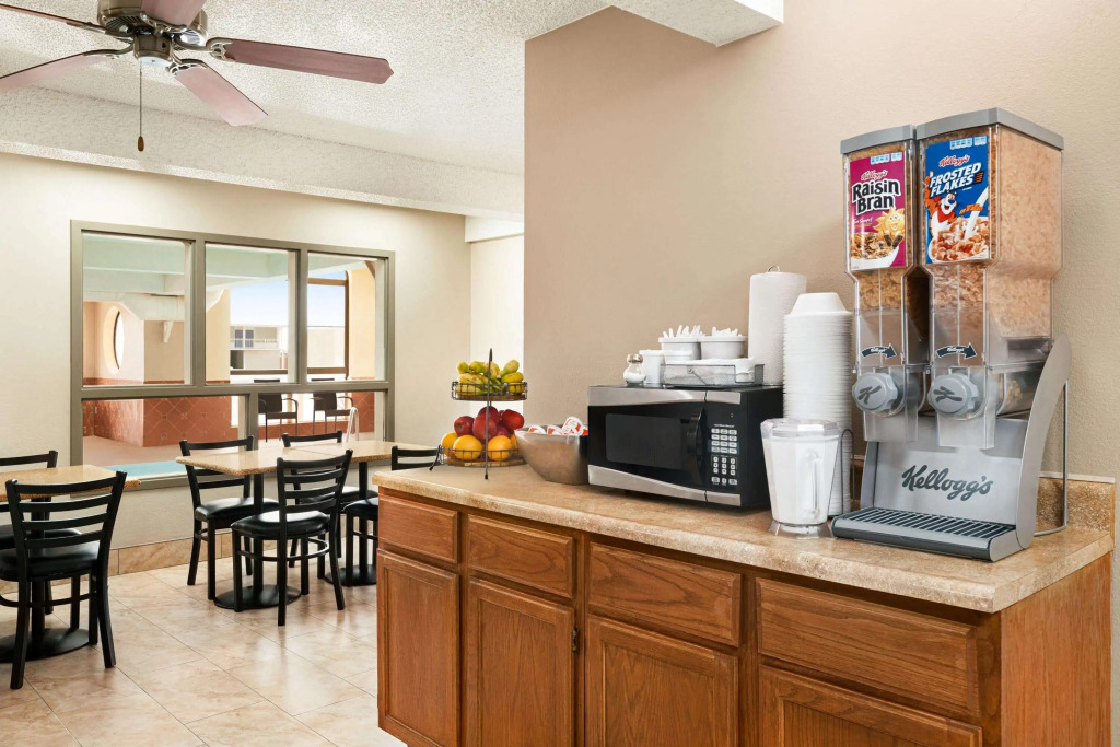 Super 8 by Wyndham Liberal KS
