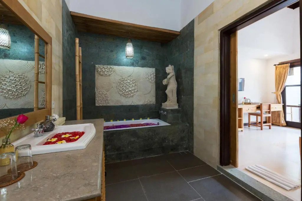 Полулюкс с видом на бассейн в Meruhdani Boutique Hotel Ubud