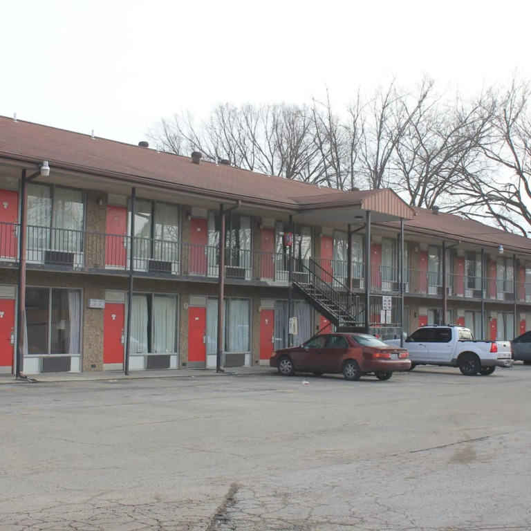 Red Carpet Inn - Louisville