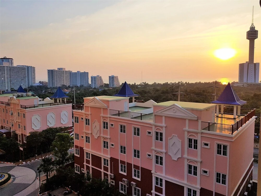 Spacious 2 Bedroom in Great Location Royal Hill Resort Pattaya