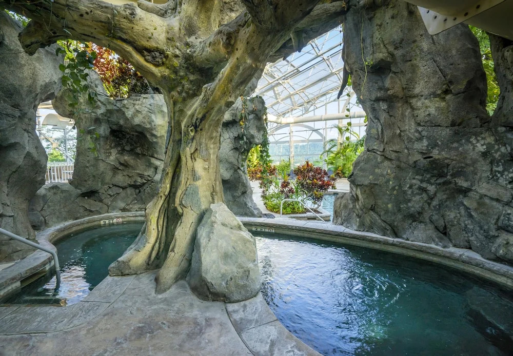 Grand Cascades Lodge