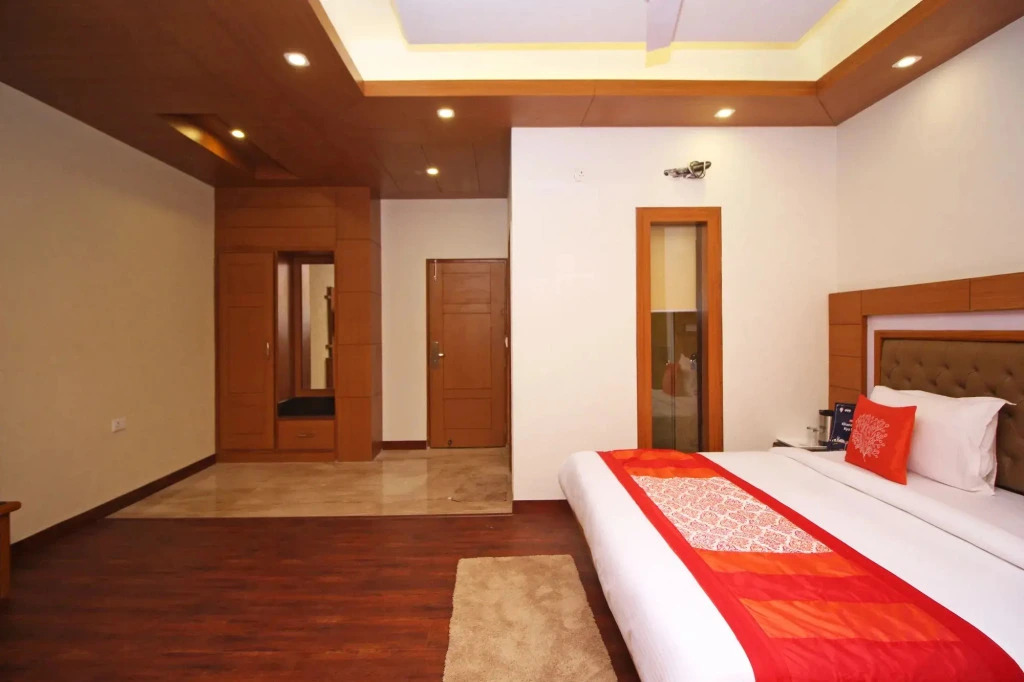 OYO Premium 093 Near St George College
