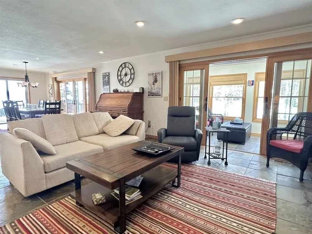 Mh138 Mountain Harbor Holiday Roost