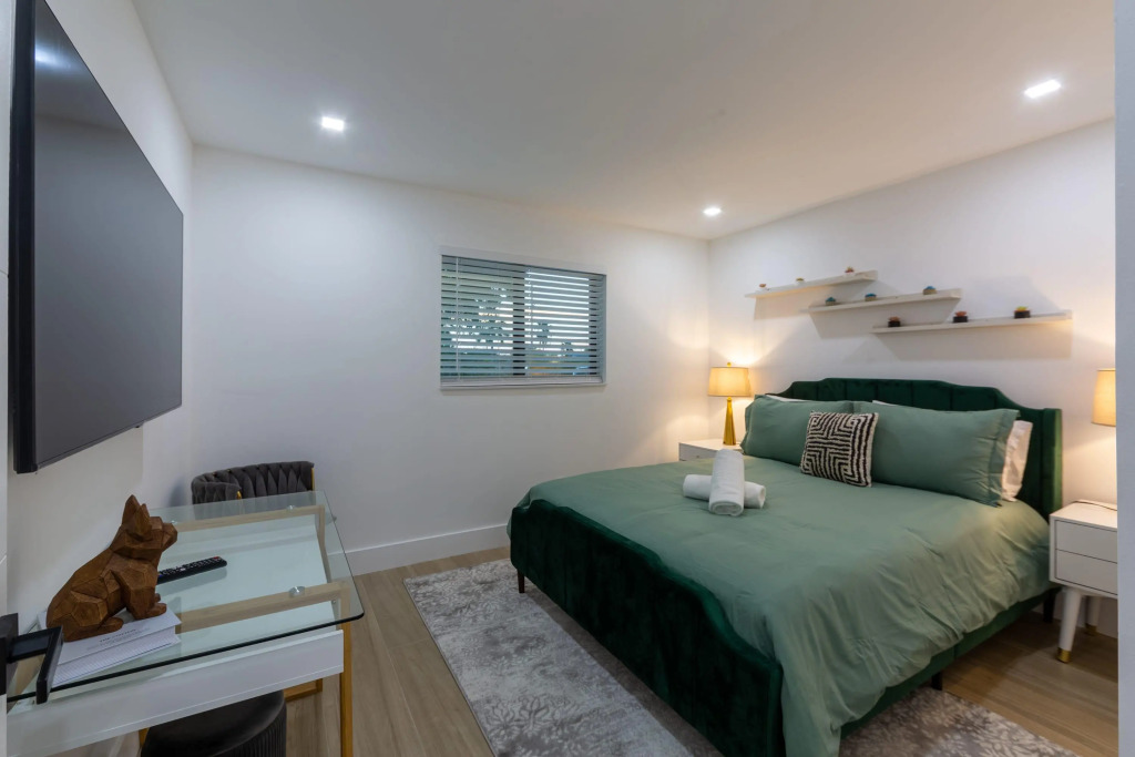 Cozy New Villa w/Cool Cabana+Fire Pit & Games