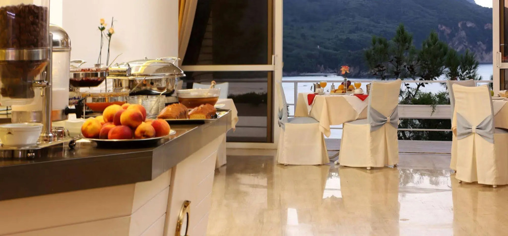 Akrotiri Beach Resort & Spa