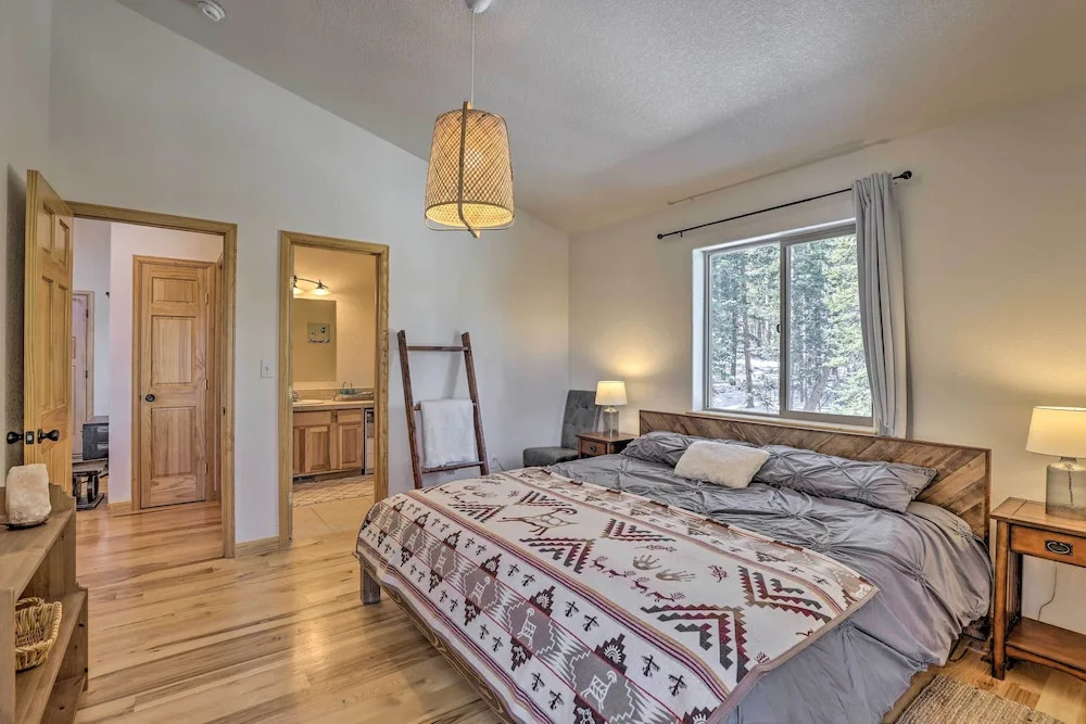 Idyllic Fairplay Cabin w/ Mt Silverheels View