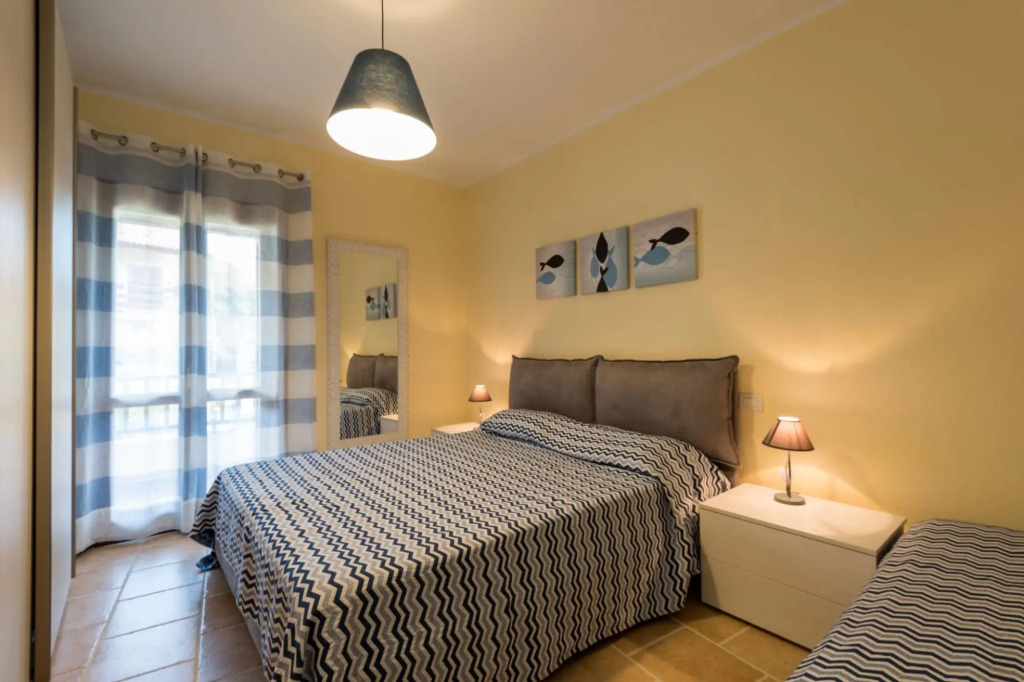 The apartment has 2 bedrooms, 2 bathrooms, living room with direct access to the terrace, kitchenett-PERLACEA 25