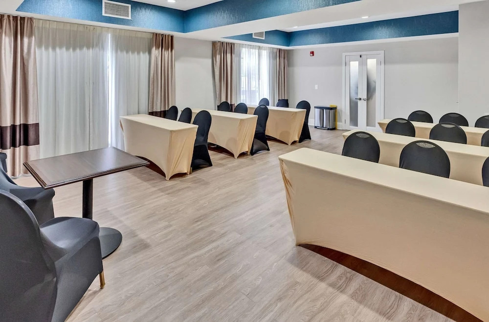 Comfort Suites