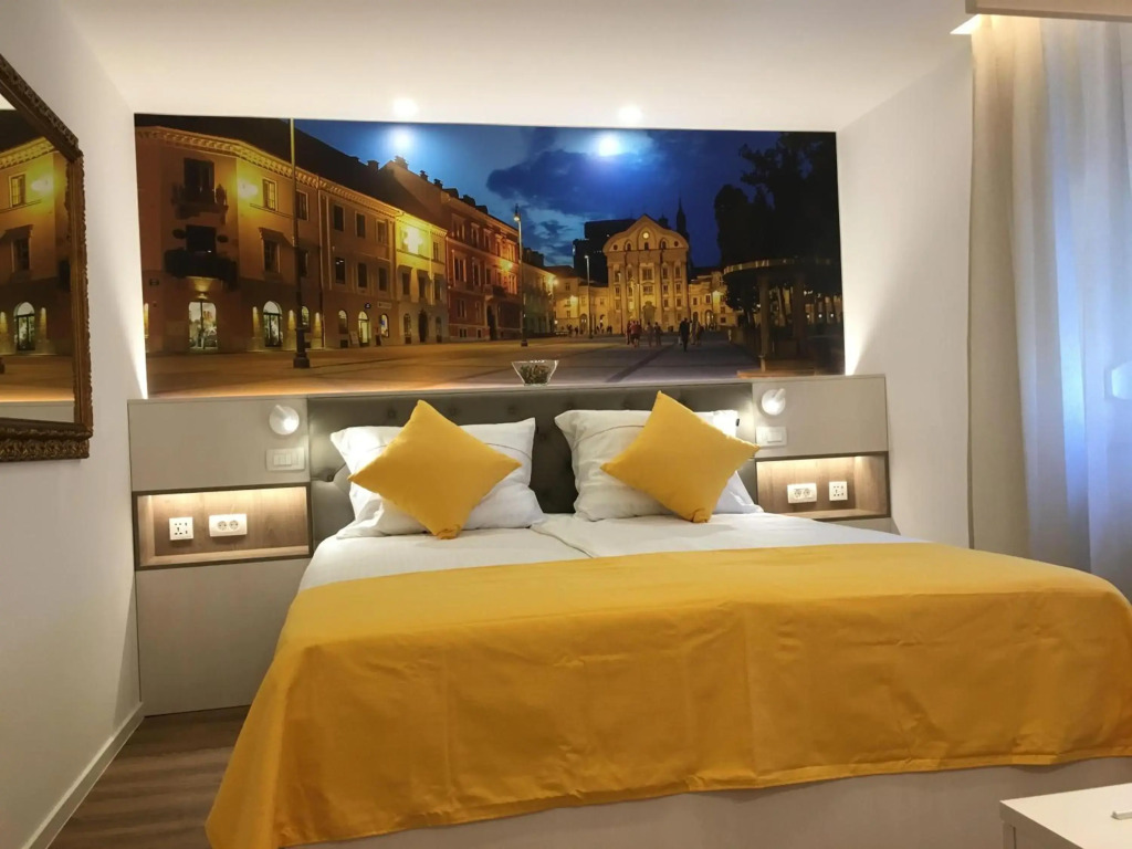 ★ Exclusive Central Apartment ★ FREE Garage ★