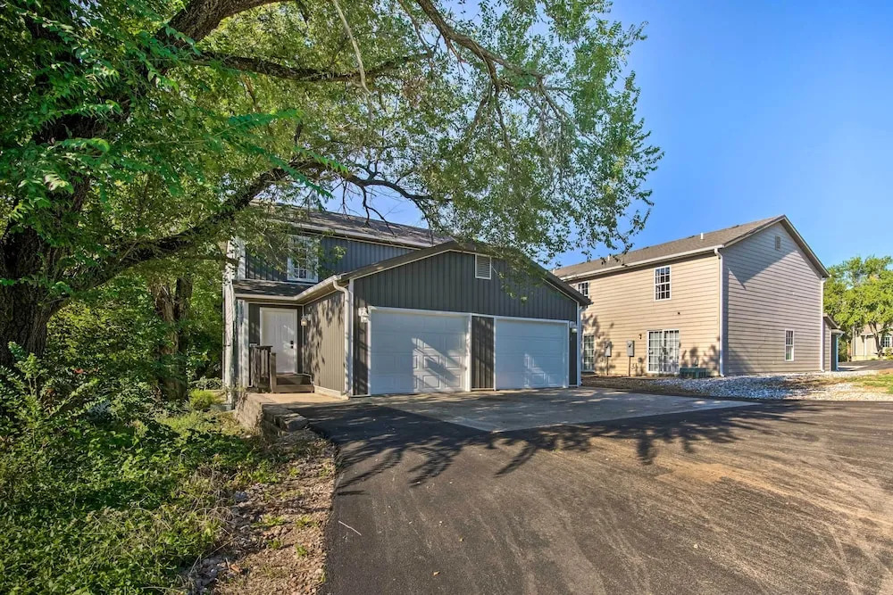 Townhome 1-min Walk to Lake & Close to Sdc!