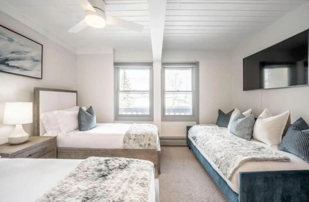 True Ski-In Ski-Out 2 BR Condo with Hot Tub