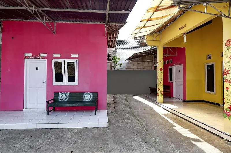 Spot on 2106 Homestay Flamboyan