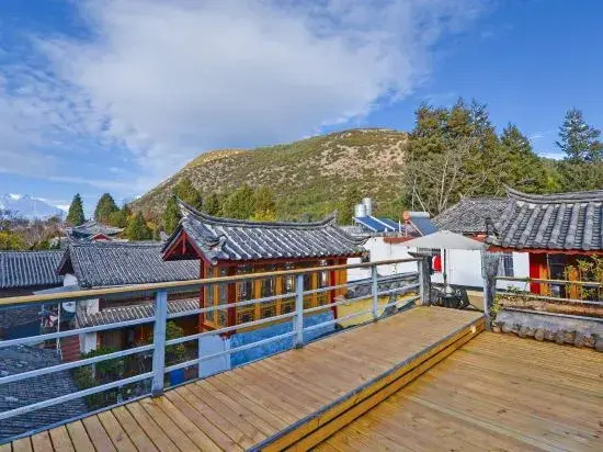 Yixing Thatched Cottage Inn (Lijiang Old Town Dashuiche Branch)