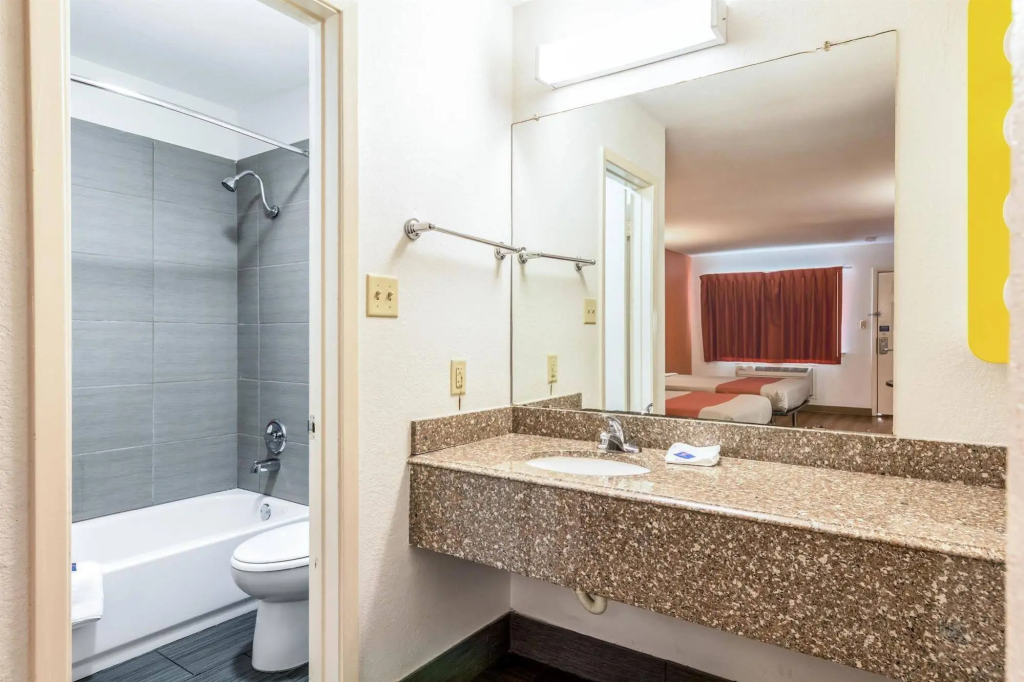 Motel 6 San Antonio, TX - South IH-10 East